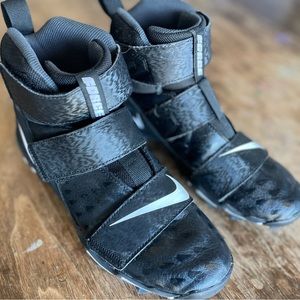 Nike force cleats, barely used!